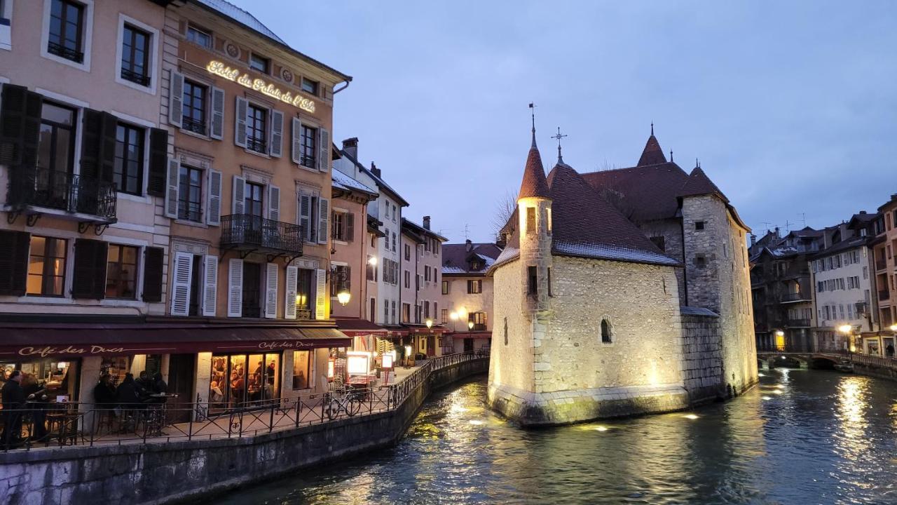 Annecy Lake Central Екстериор снимка