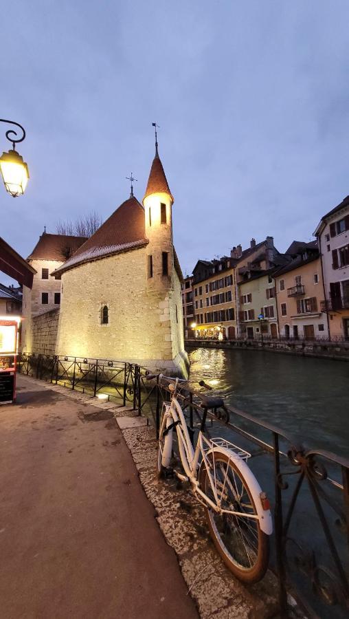 Annecy Lake Central Екстериор снимка
