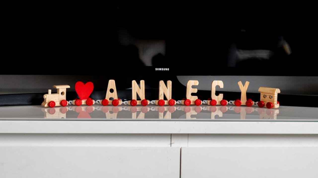 Annecy Lake Central Екстериор снимка